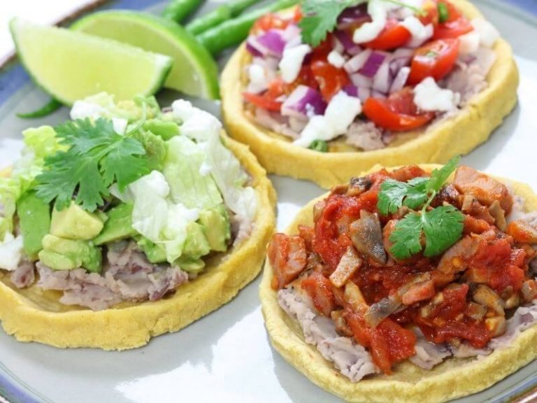 Sopes De Pollo – Discover this incredibly tasty Mexican dish [with Recipe].