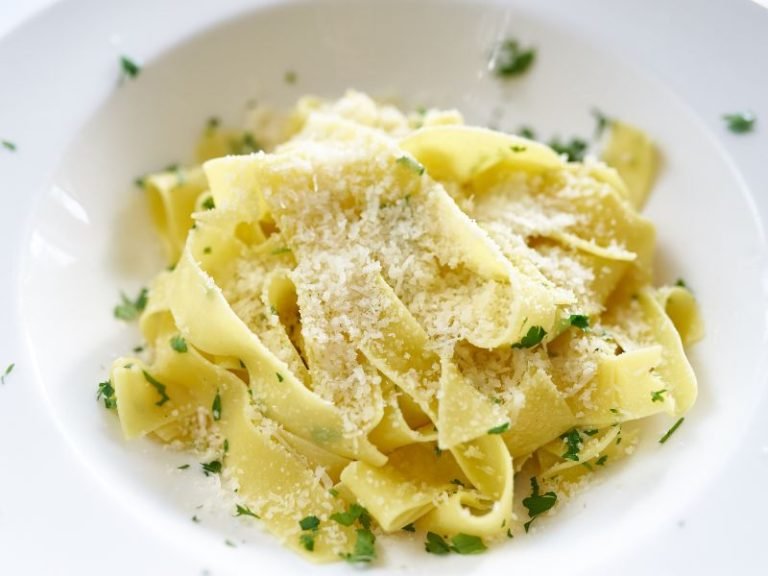 Easy Authentic Alfredo Sauce Recipe